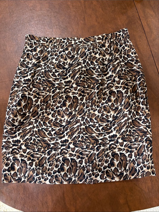 Allison Taylor Dresses & Skirts - Allison Taylor Leopard-Print  Skirt in Brown, Black, Cream Size L
100% SILK
